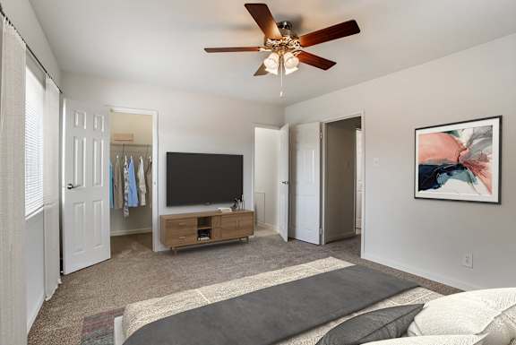 A Bedroom with Painting at The Manor/The Manor East Apartments, Leesburg