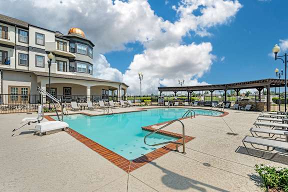 Swimming Pool at Villaggio Apartments in Bossier City, LA