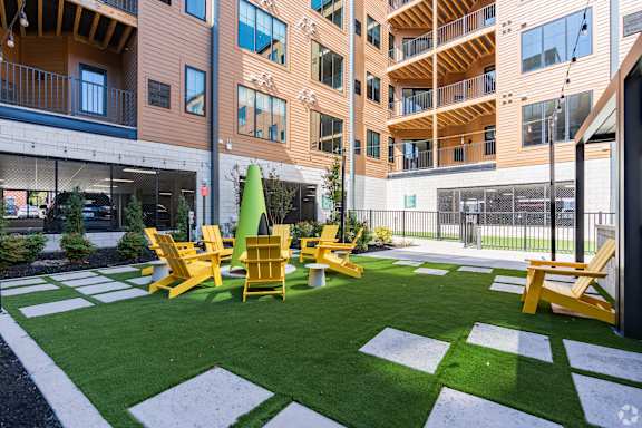 Courtyard Fire Pit at The Yard Apartments, Louisville, KY