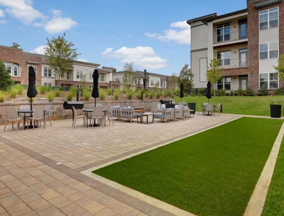 Grilling area at Apartments @ Eleven240, Charlotte