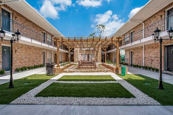 Safe Walking Paths In Courtyard at Bellaire Oaks Apartments, Houston, Texas