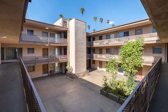 Large Courtyard at Palms at Menlo, California
