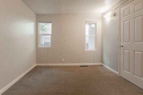 2301 Goss #100 Bedroom