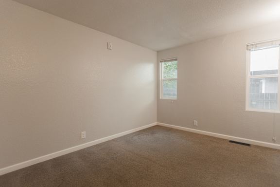 2301 Goss #100 Bedroom