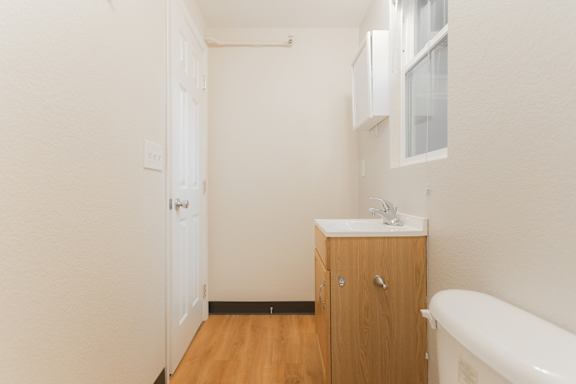 2301 Goss #100 Bathroom