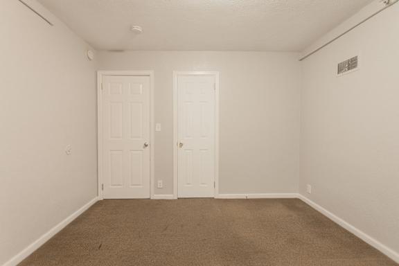 2301 Goss #100 Bedroom