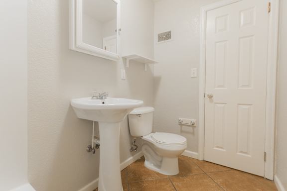 2301 Goss #100 Bathroom