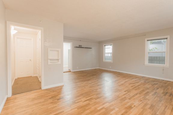 2301 Goss #100 Living Room