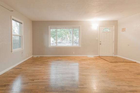 2301 Goss #100 Living Room