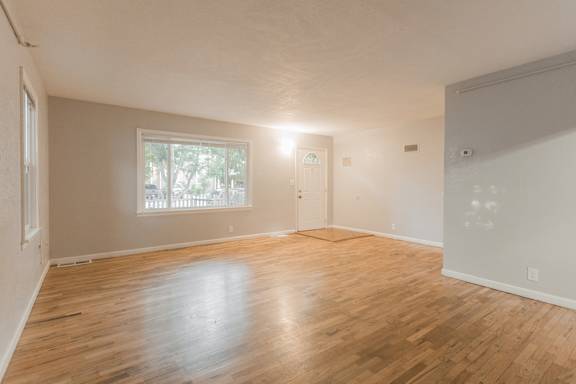 2301 Goss #100 Living Room