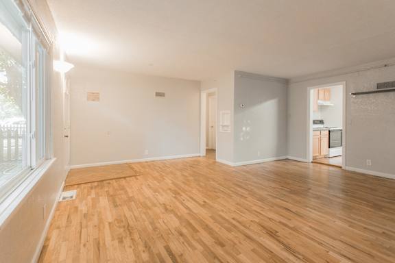 2301 Goss #100 Living Room