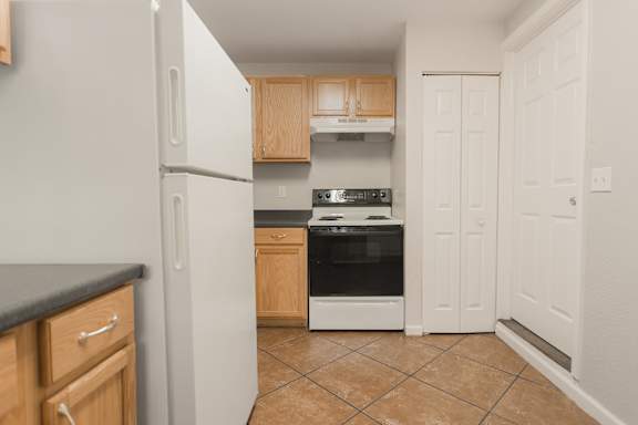 2301 Goss #100 Kitchen