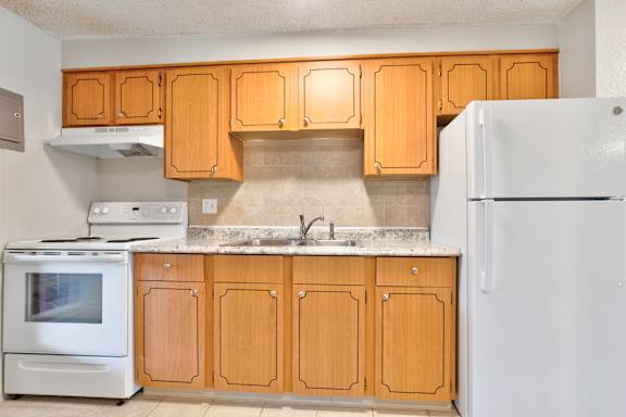 Spacious Kitchen at Kingsbrook Arms, Englewood, Co