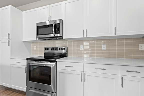 Efficient Appliances In Kitchen at The Point at Biscay, Aurora, CO, Colorado, 80013