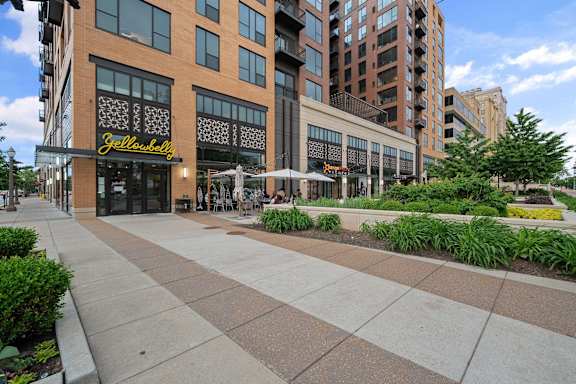 A sidewalk in front of a building with a sign that says "galleria".