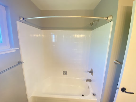 a bath tub in a bathroom