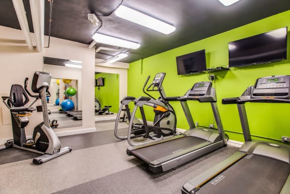 Fitness Center With Modern Equipment at Connecticut Gardens, Washington