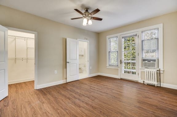 Studio apartment with balcony  at Kew Gardens, Washington, DC, 20007