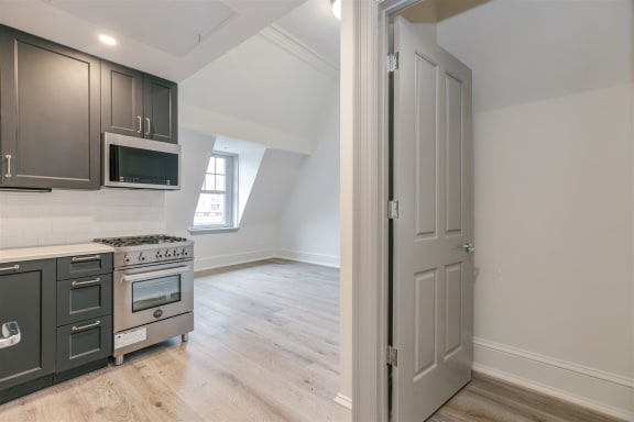 Studio11 entry/kitchen/living room