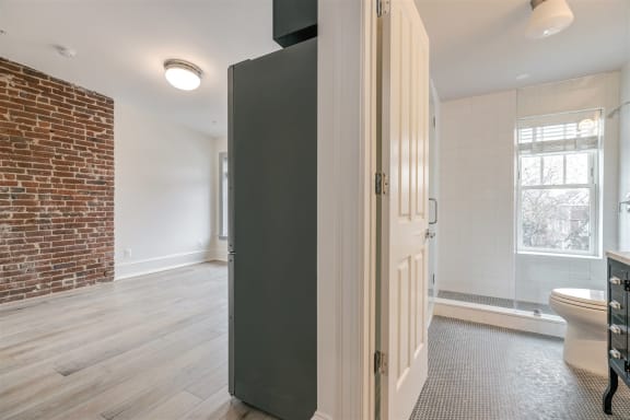 Studio 10 entry/kitchen/bath
