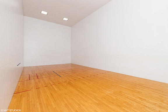 A room with wooden floor and white walls at Island Club Apartments, Ohio, 43235