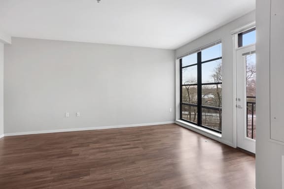 Expansive Windows at 275 on the Park, St. Louis, Missouri
