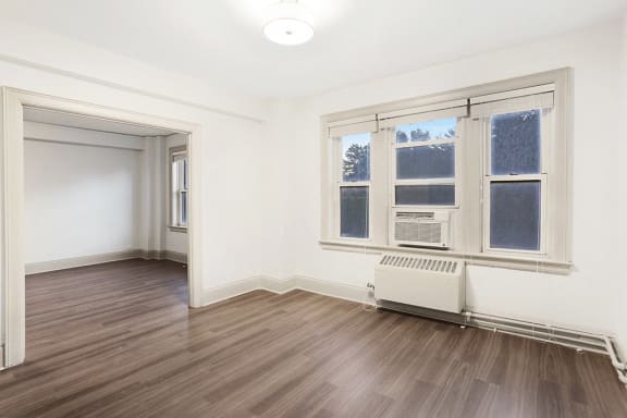 Vacant Bedroom Area at 275 on the Park, Missouri