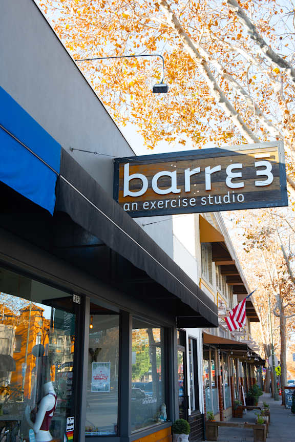 A storefront with a sign that says Barre 3.