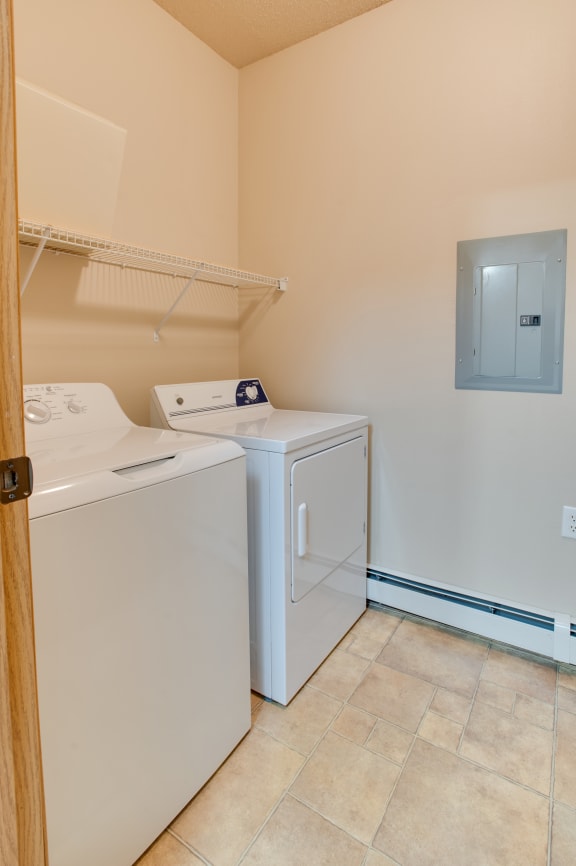 Washer and Dryer at Osgood Place Apartments, Fargo, ND