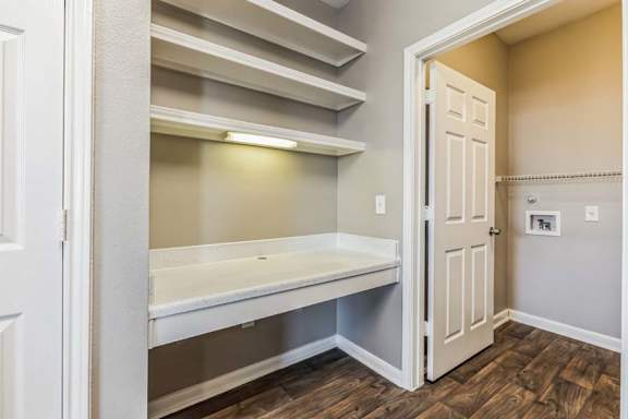 Built-in desk