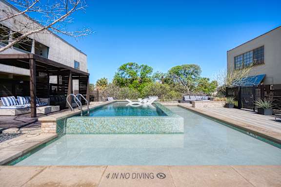 A pool with a 4 in no diving sign.