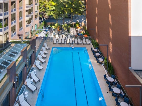 a view of the pool at Elm Street Plaza, Chicago