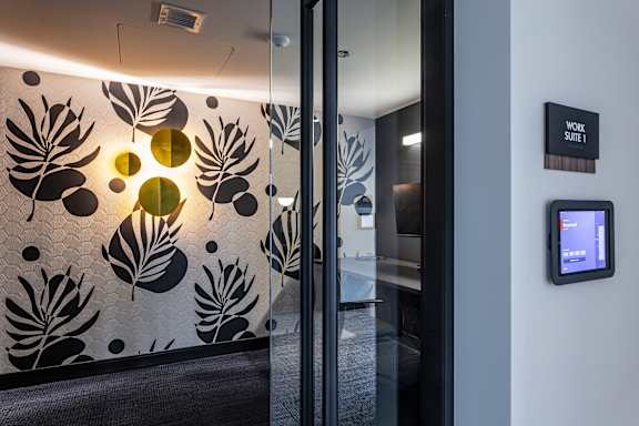 A wall with a leaf pattern and circles on it.