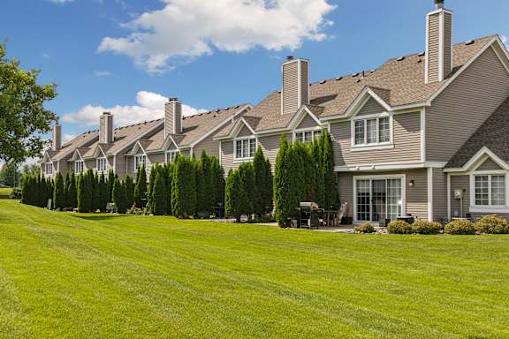A row of houses with green lawns in front at Seasons Villas, Woodbury, MN