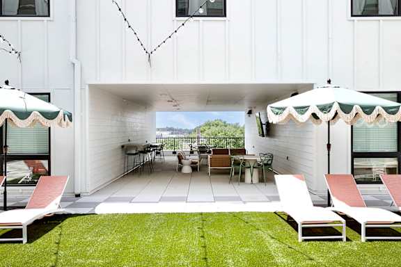 Outdoor lounge at The Artisan at 39th in Omaha, NE