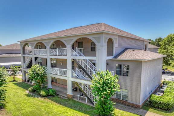 Beautifully landscaped grounds at Parham Pointe Apartments in Little Rock, AR