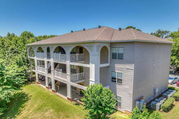 Beautifully landscaped grounds at Parham Pointe Apartments in Little Rock, AR