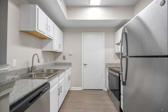 Stainless steel appliances at Parham Pointe Apartments in Little Rock, AR