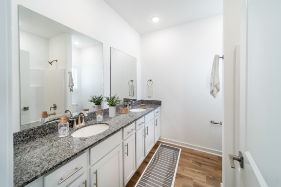 Granite countertops at Shadowbrooke Village in Rogers, AR