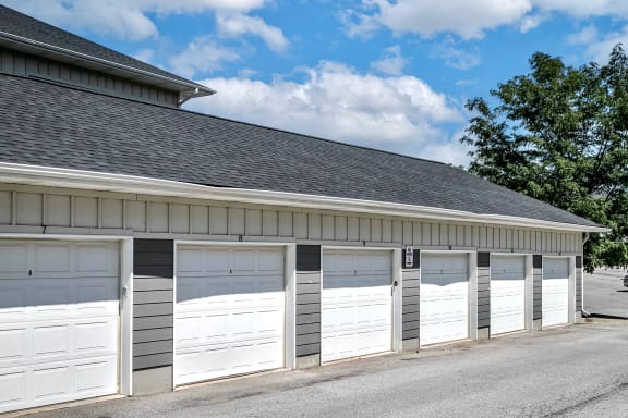 Garages Available at Tamarin Ridge in Lincoln, NE