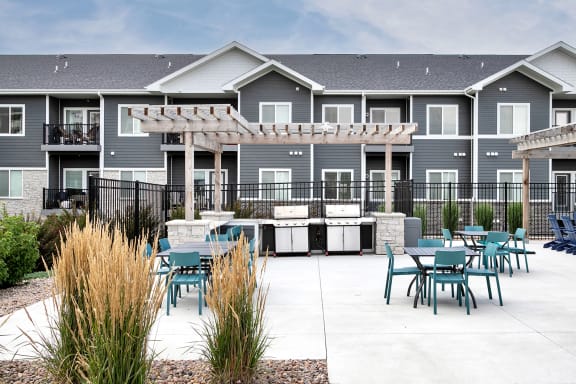 Sundeck with Gas Grills at The 8801 in Lincoln, NE
