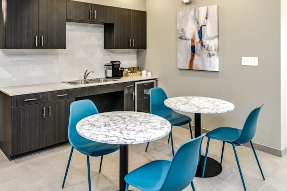 Westline at Flanagan Lake wet bar
