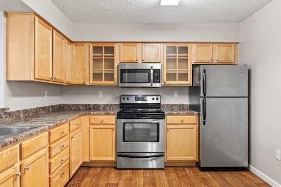 Mallard Creek Apartments in Golden Valley, MN Stainless Steel Appliances Kitchen