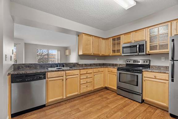 Mallard Creek Apartments in Golden Valley, MN Stainless Steel Appliances Kitchen