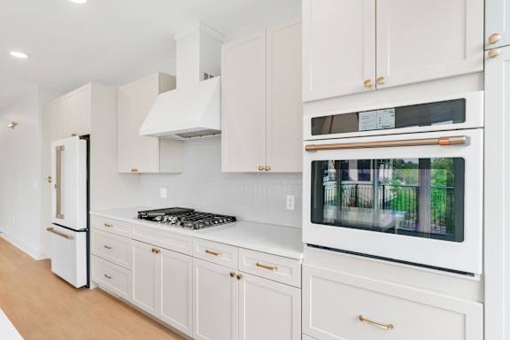 Lilia Apartments 3 Bedroom Upgraded Unit