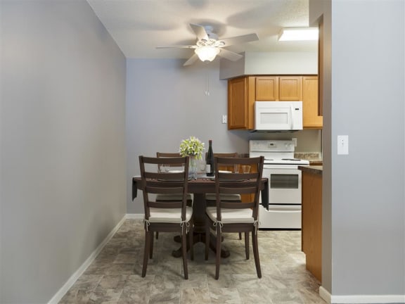 Pebblebrook Flats_Bloomington MN_kitchen