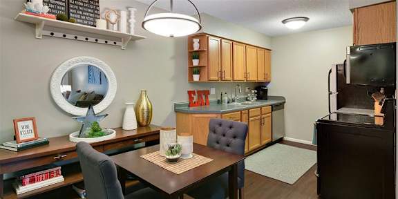 Willow Creek Apartments in Plymouth, MN Dining Room