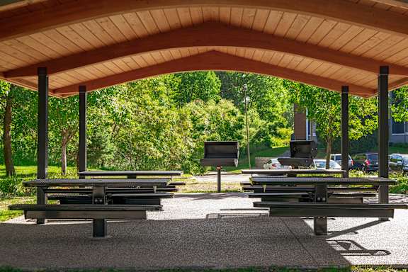 Grills/Picnic Area at Pebblebrook Court, MN, 55437