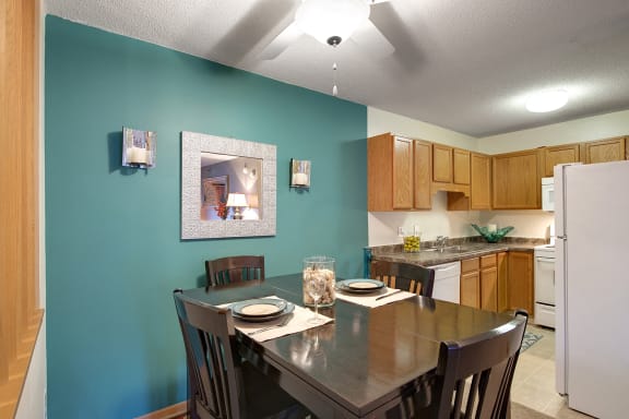 Microwave at Pebblebrook Court, Bloomington, 55437