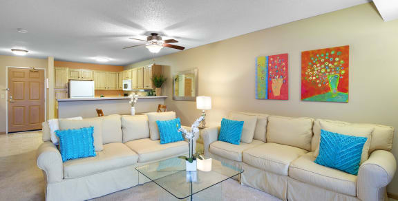 Shadow Hills Apartments in Plymouth, MN Living Room
